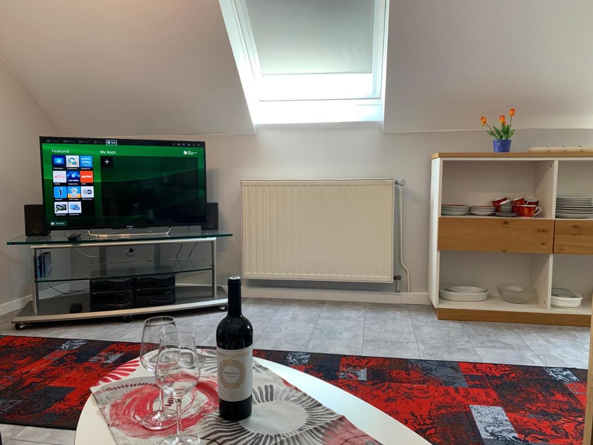 Ferienwohnung Sunny - Moderne Ferienwohnung Im Gruenen In Saarbruecken-West Luaran gambar