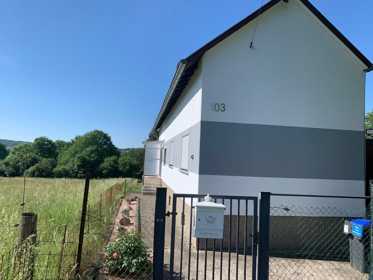 Ferienwohnung Sunny - Moderne Ferienwohnung Im Gruenen In Saarbruecken-West Luaran gambar
